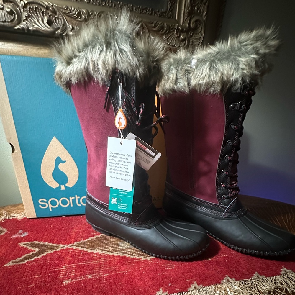 New Sporto Natasha Merlot waterproof boots, size 9. Suede and leather